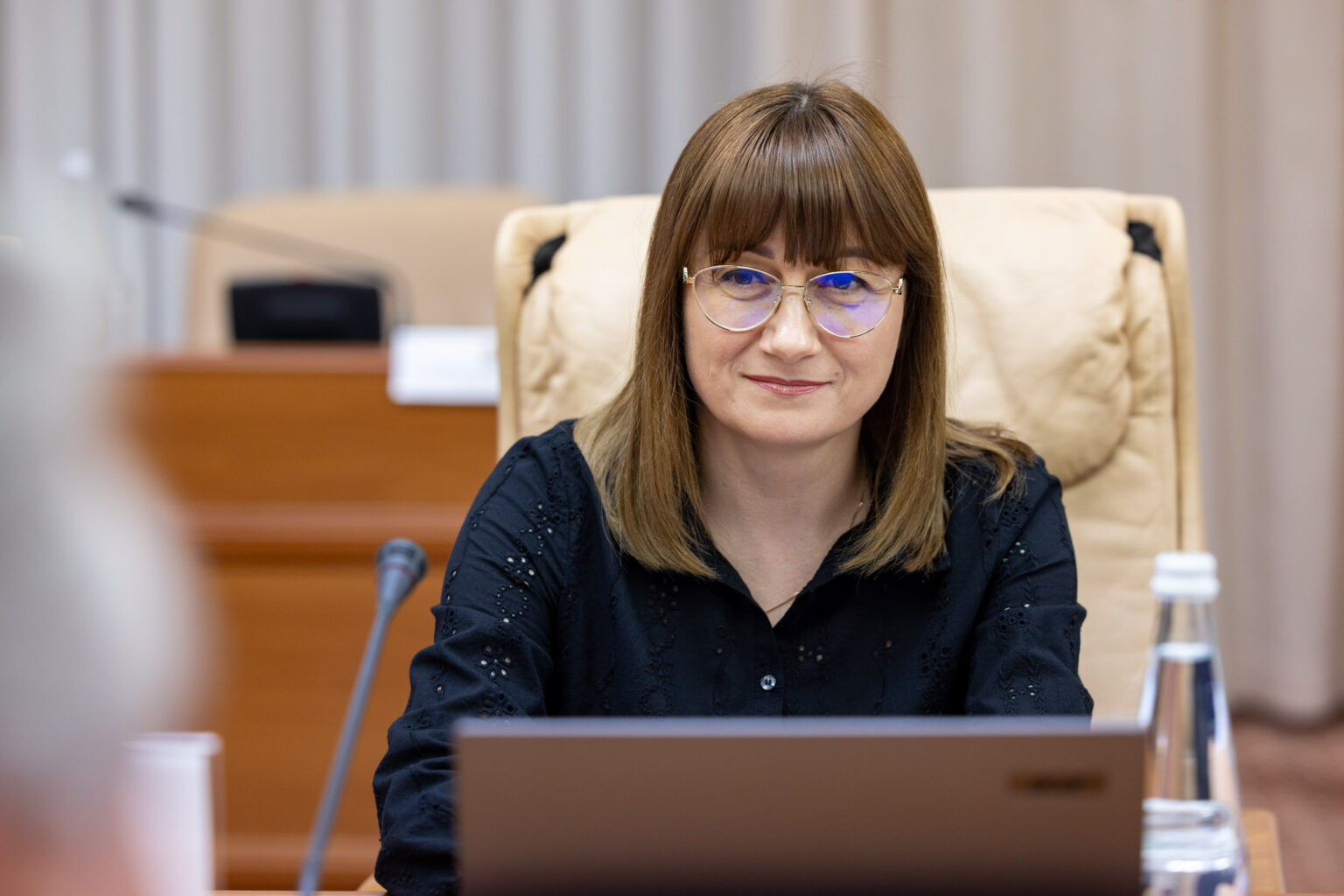 Guvernul propune măsuri care vor ușura activitatea firmelor din comerț și transport